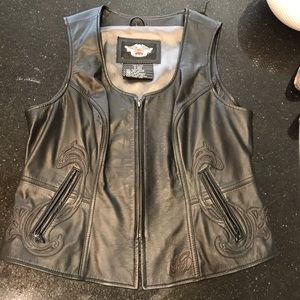 Ladies size Large black Leather Harley Davidson vest , with beautiful details